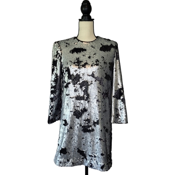 Elizabeth and James Dresses & Skirts - Elizabeth and James Revolve Danya black silver sequins 3/4 sleeve dress size XS